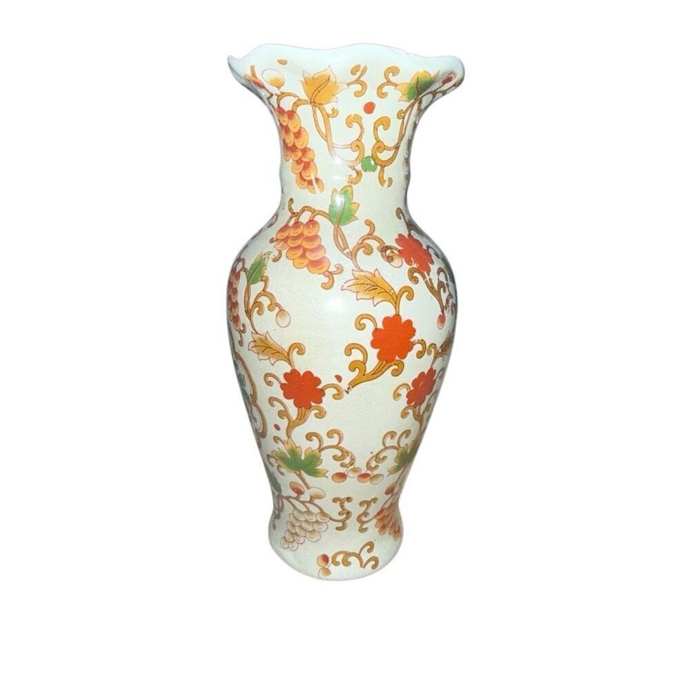 Mid-20th Century Chinese Export Decorative Floral Porcelain Vase